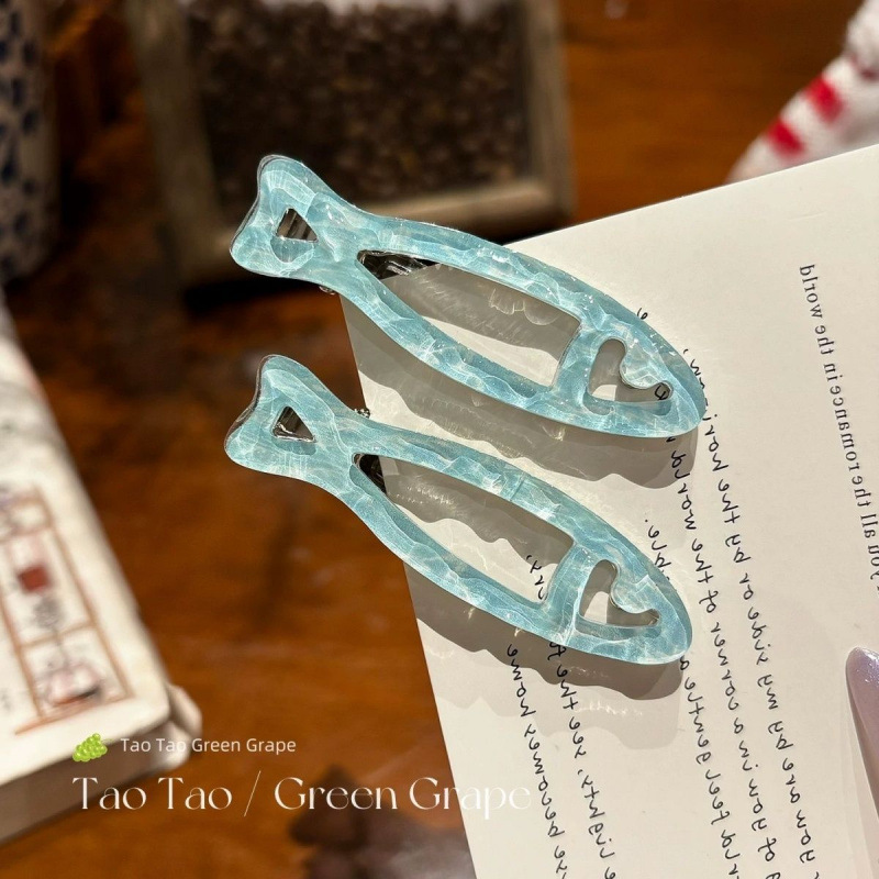 Sweet and delicate light blue fish-shaped hair clip for women, 2026 new model, for side bangs and fringe, Korean fashion hair accessory