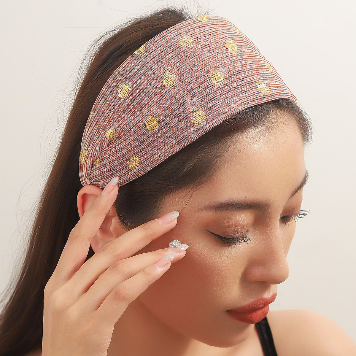 Transfronterizos nuevos bordes anchos banda de cabello coreana hilo de malla cubierta cabello blanco botón de cabeza de moda de verano cara pequeña banda de cabello al por mayor