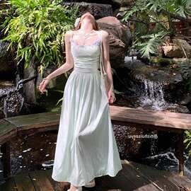 法式高级感绿色吊带连衣裙女2025新款夏日绝美海边度假沙滩长裙子