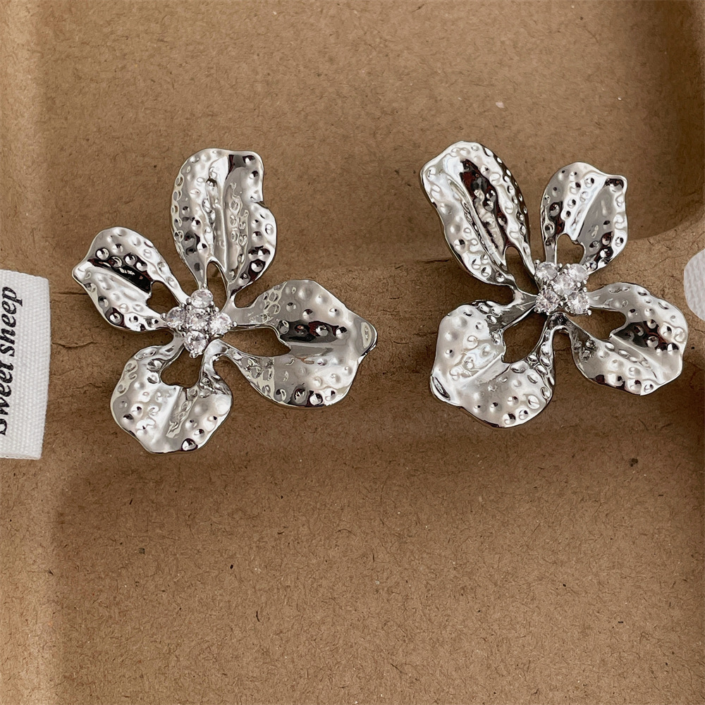 Women's Gender 1 Pair Exaggerated Sweet Flower Plating Alloy Ear Studs
