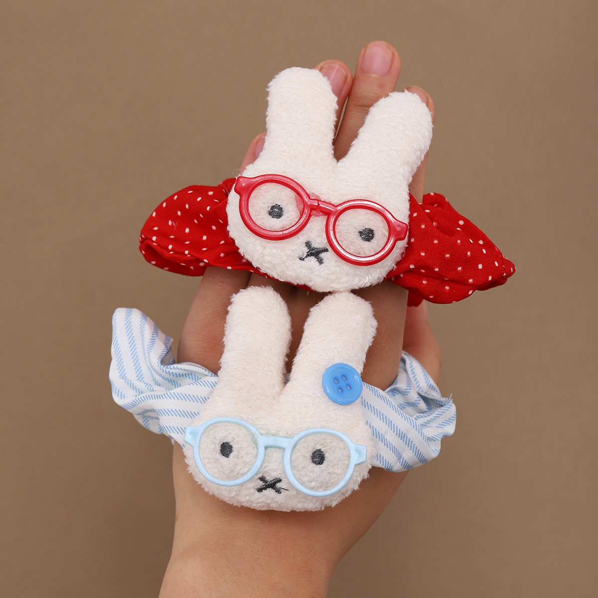 Otoño y invierno nueva corbata rosa de peluche conejo estriado anillo de pelo intestino grueso suave guapo chica viento grasa anillo de pelo al por mayor