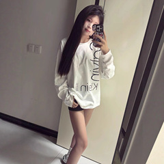 2025新款早秋白色字母印花长袖T恤女秋季宽松甜酷风打底内搭上衣