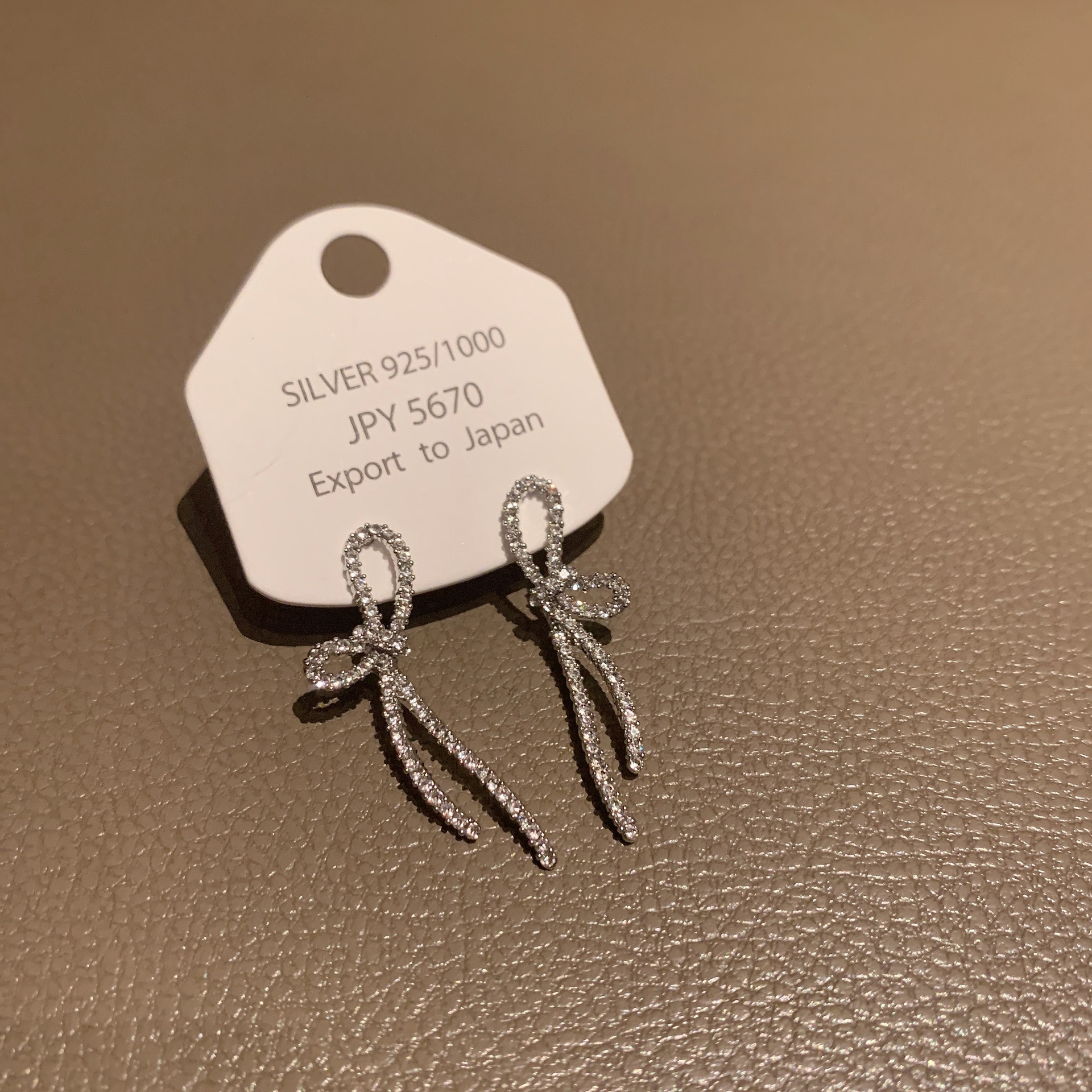 Long elegant agile earrings with bow