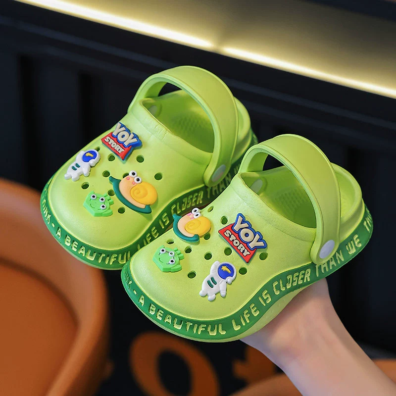 Детские сандалии EVA для девочек летом, для детей маленького и среднего размера, домашние нескользящие сабо с мягкой подошвой и мультяшным носком.