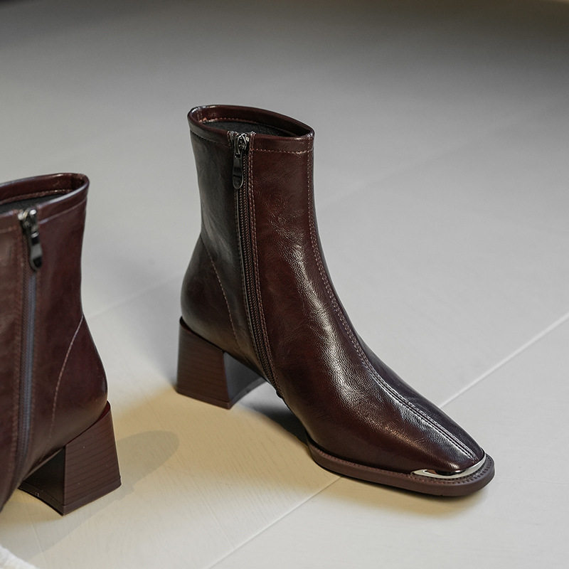 Bốt nữ martin cổ thấp mũi vuông gót thô 6–8 cm, khóa kéo bên, chất liệu da mềm ôm chân — Màu nâu đỏ, Màu đen