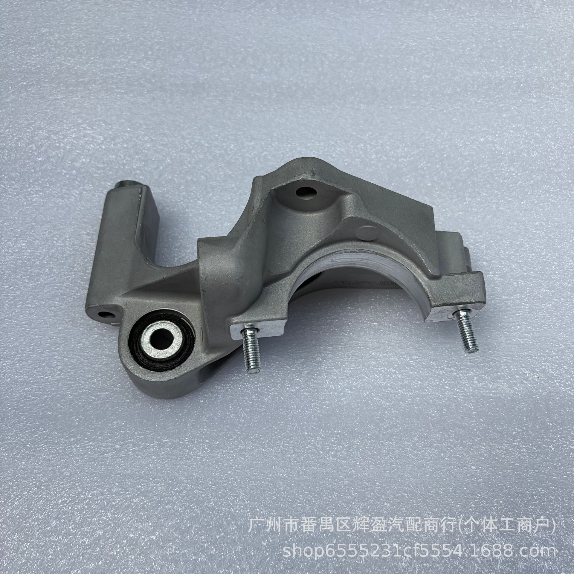 LR024760 LR105649, suitable for Land Rover Freelander 2, Discovery, and Range Rover, right front half-shaft base