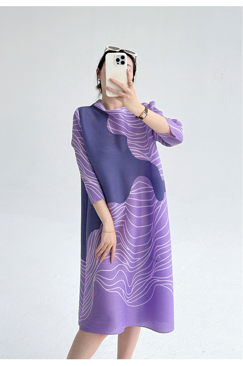 Váy liền maxi nữ in họa tiết kẻ sọc xếp ly tôn dáng — Màu tím chi tiết 8