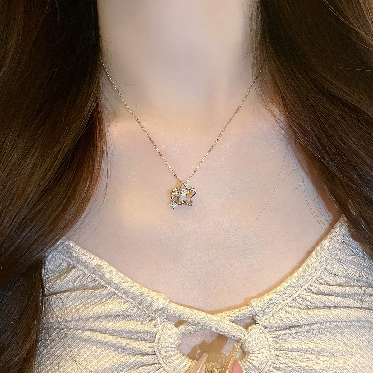 Star Moon Collar Mujer Luz Lujo Verano Diseño Sentido Estrella Estrella Luna Colgante Titanio Acero Dulce Sueño Piedra vidriada Cadena de clavícula