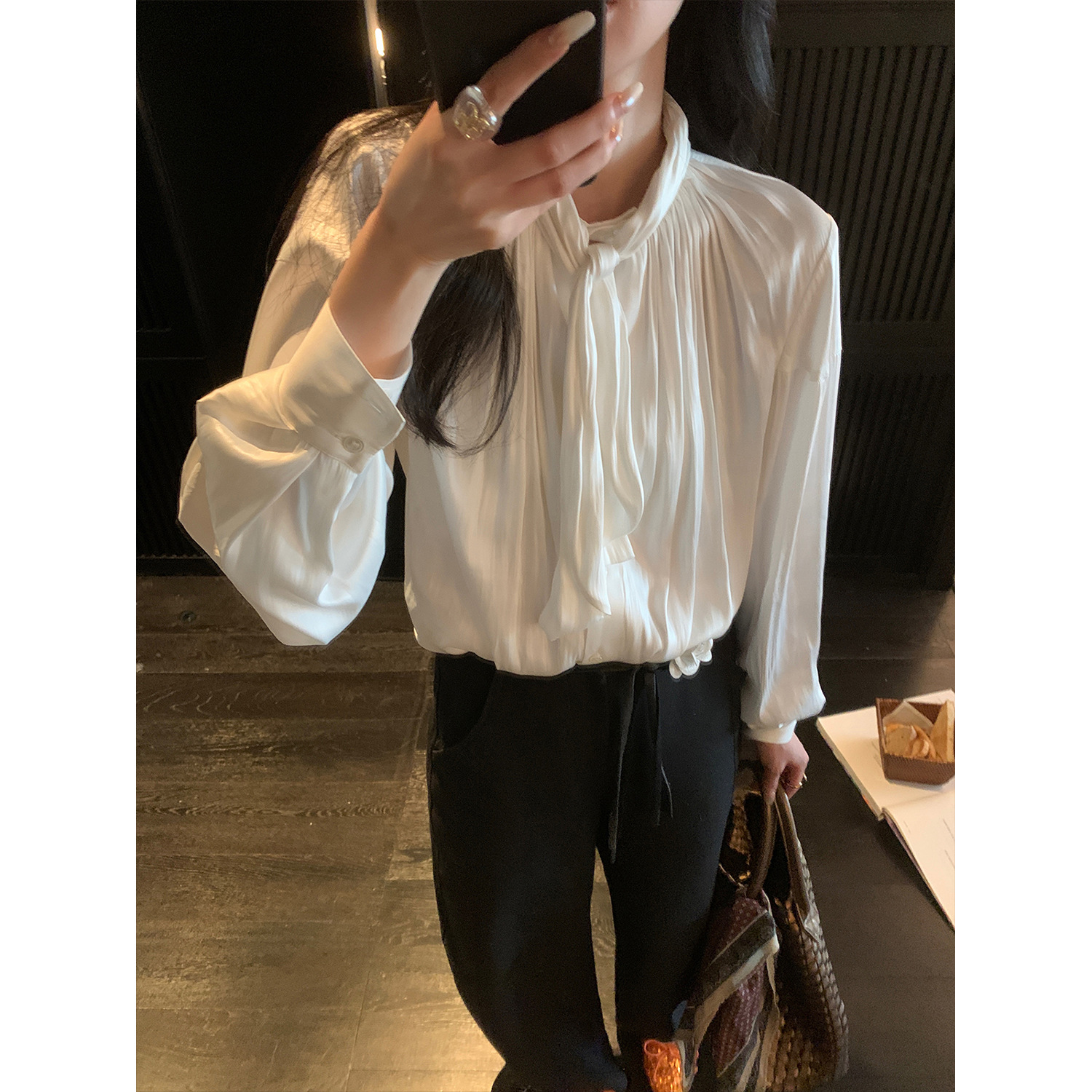 지구 OUYANG 11 | 22 20 시 [차가운 프랑스 작은 연민] 새틴 리본 셔츠 V-NECK 주름 셔츠