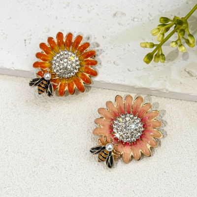Yaxa sancaqları Exquisite Bee Daisy Brooch
