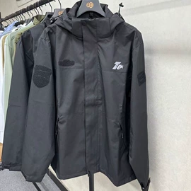 冲锋衣、裤;运动T恤;抓绒衣裤