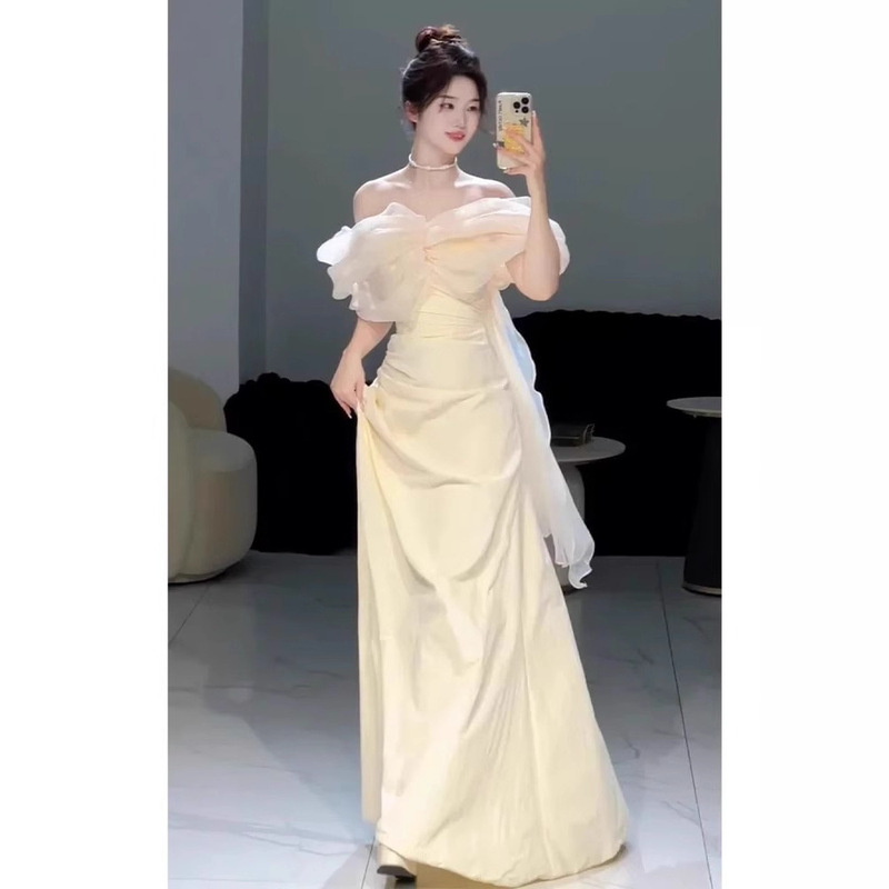 シャンパンカラーの婚約ドレス、花嫁の乾杯ドレス、ハイエンドのライトラグジュアリーニッチワンショルダーモーニングローブ、登録証明書付きの白いドレス|undefined