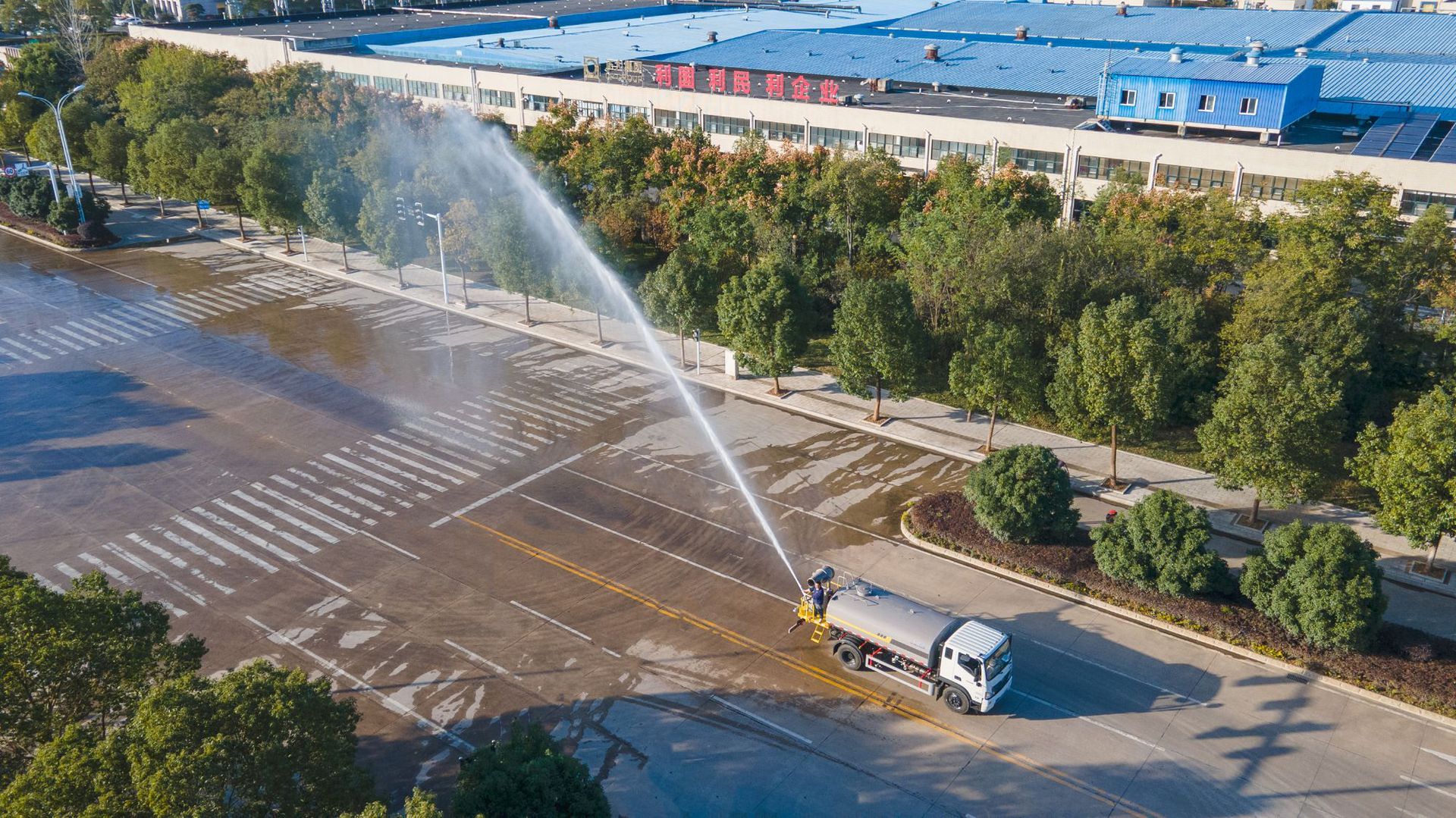12 Square Meter Sprinkler Truck 15 Square Meter Construction Engineering Sprinkler Truck Construction Site Excavator Fog Cannon to Reduce Dust Large Fog Cannon Sprinkler Truck