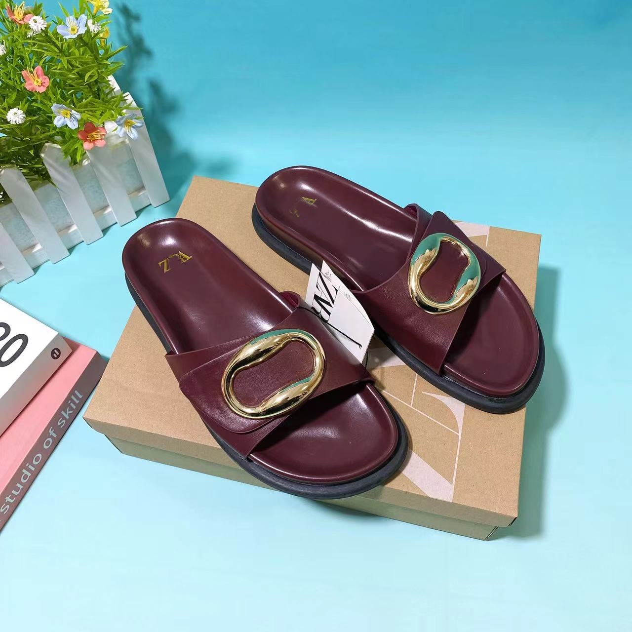 Comfortable Women's Slippers With Metal Buckle And Thick Sole_voghion.com