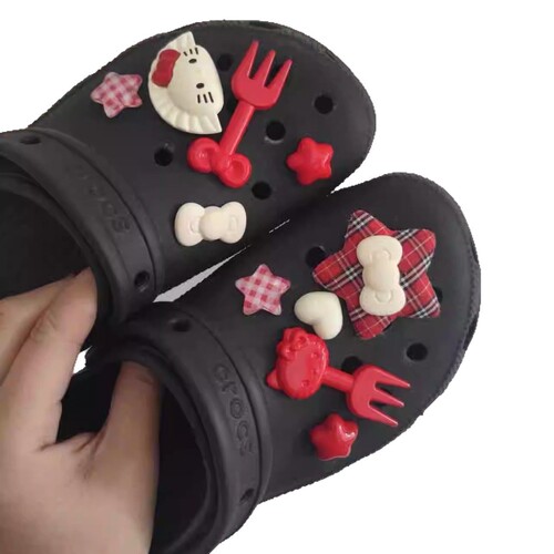 Hot Hawaiian Hello Kitty hole shoes buckle cartoon cute diy detachable shoe pattern decorative slippers beach