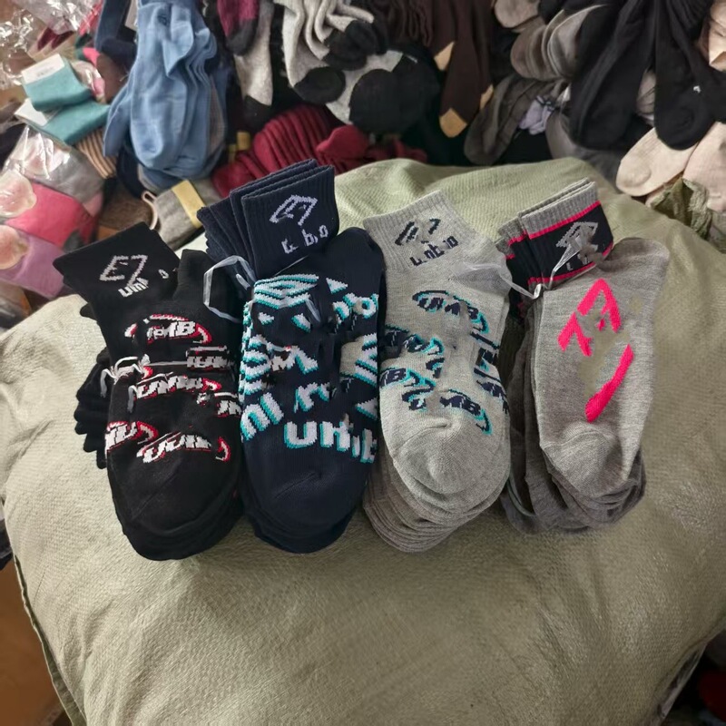 Japanese Export Surplus Mid-Calf Men's Socks, Stylish New Breathable Sweat-Absorbent Soft Dry Skin-Friendly Comfortable in Stock