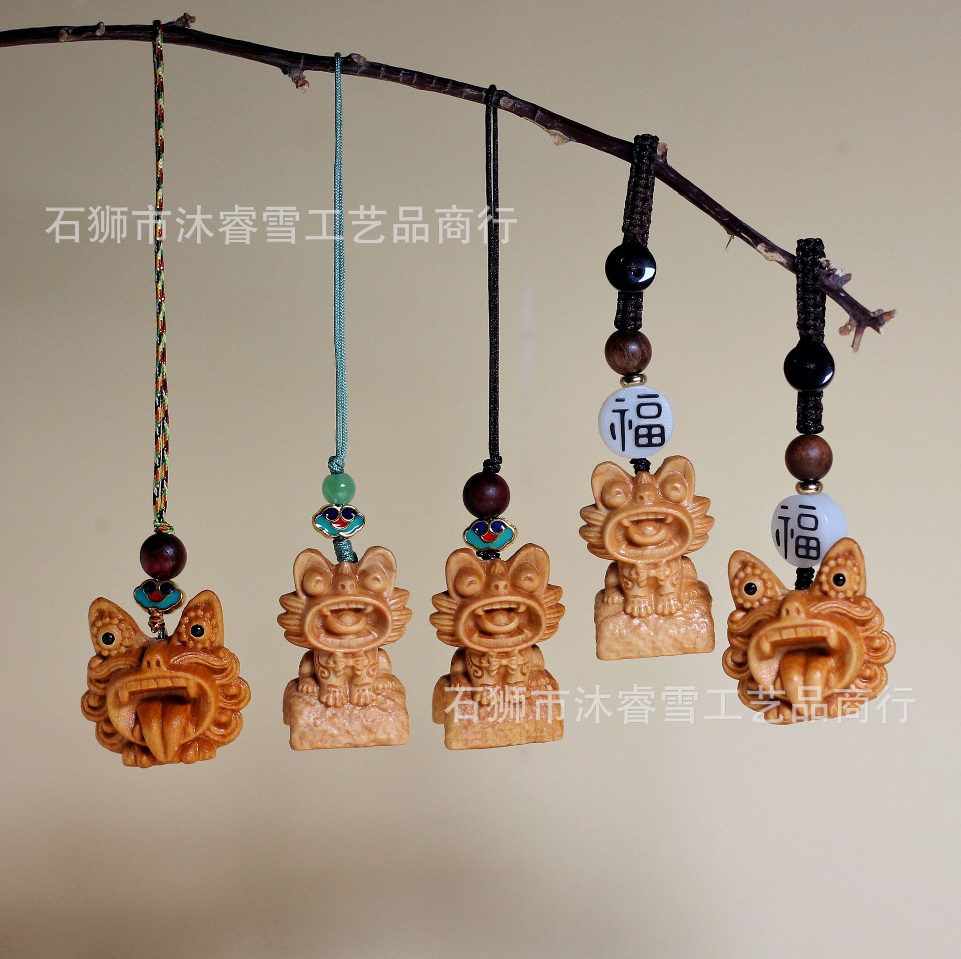 崖柏木雕刻云南瓦猫挂件可爱瓦猫工艺品景区礼品包包汽车情侣挂件