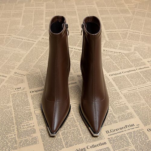French-style comfortable versatile temperament martens boots 2025 autumn and winter new unique design pointed toe short boots for women