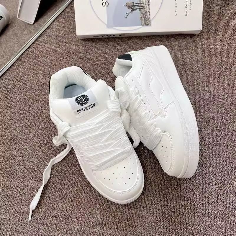 Pequeños zapatos de skate frescos y transpirables de moda para mujeres ins2025 verano y otoño zapatos blancos casuales zapatos de pan para mujeres