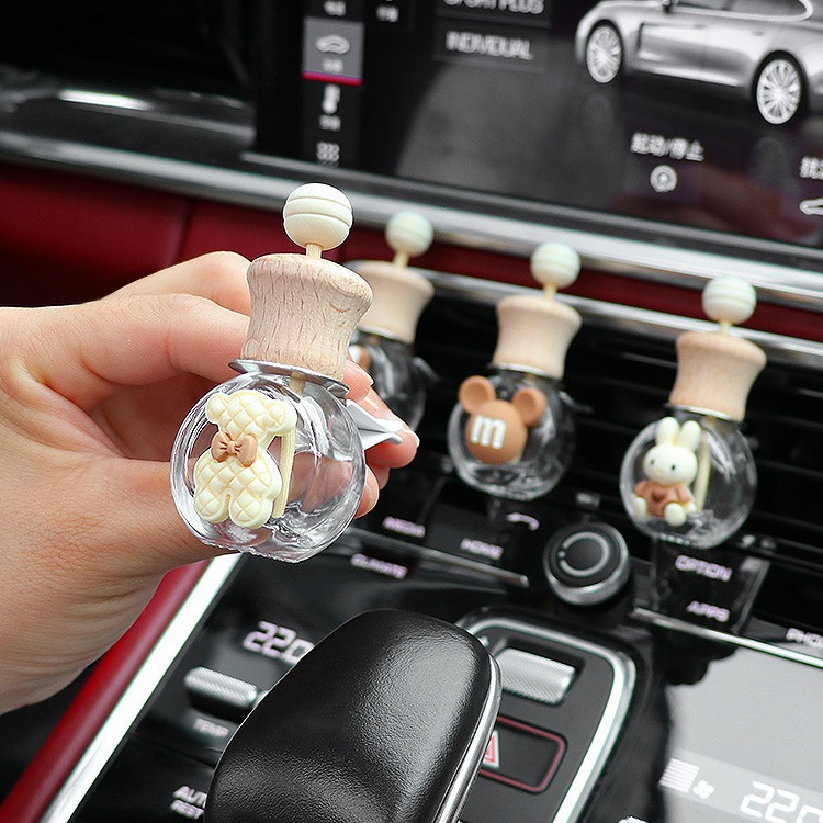 Aromaterapia de coche nuevo 2024 aire acondicionado de coche salida de aire botella de decoración perfume fragancia ligera de larga duración pequeña decoración de coche