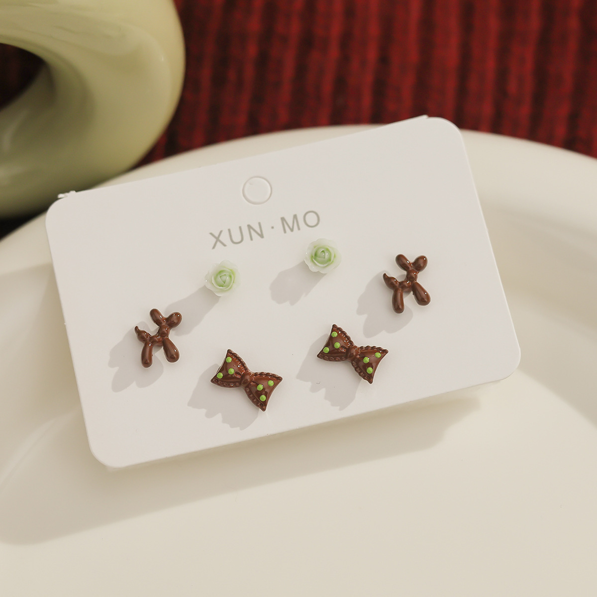 Juego de pendientes de aguja plateados, sencillos y compactos para mujer, pendientes geométricos en forma de corazón, bonitos, dulces y versátiles, venta al por mayor para puestos de mercado