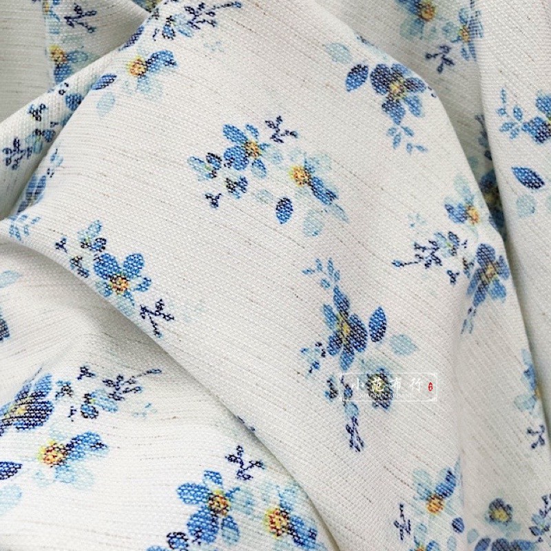 线条感本白色底蓝色小花印花涤麻布料 春秋款亚麻时装面料 西装