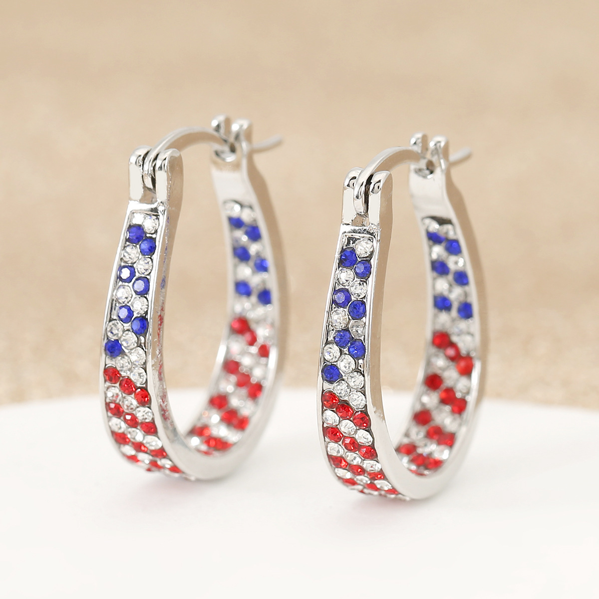 Luochen Orecchini a cerchio bicolore rosso e blu tempestati di diamanti in stile europeo, moda del giorno dell'indipendenza americana, unici e_voghion.com