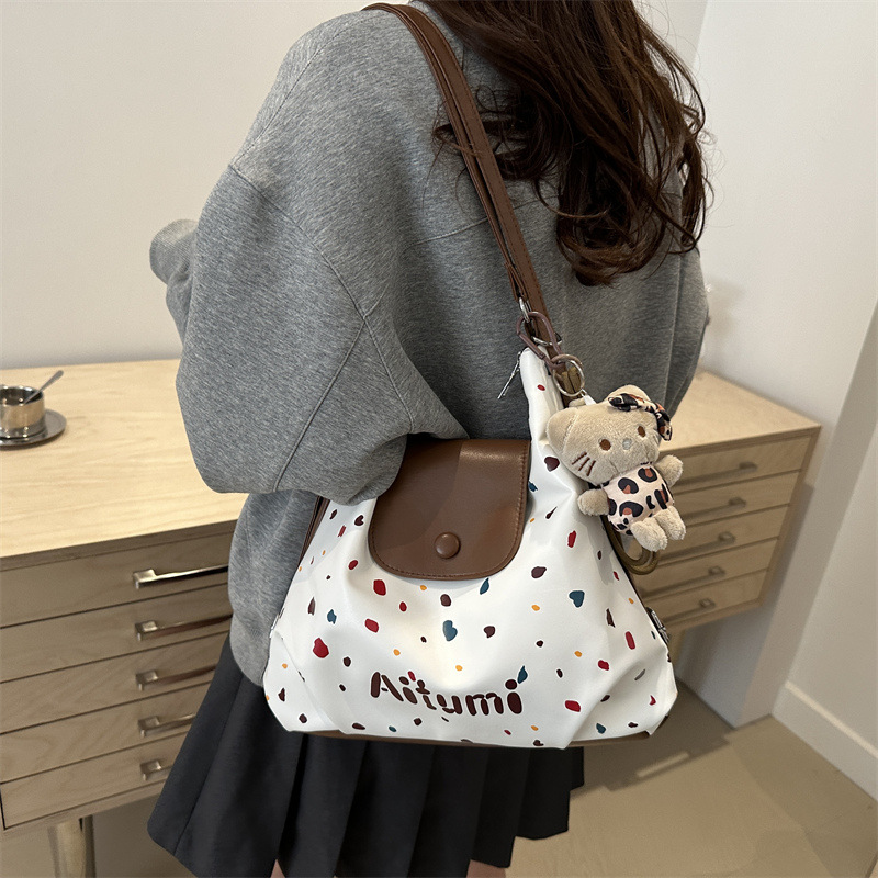 Bolso de mujer 2024 nuevo otoño y invierno retro gran capacidad de hombro único punto de onda de moda universal bolso suave