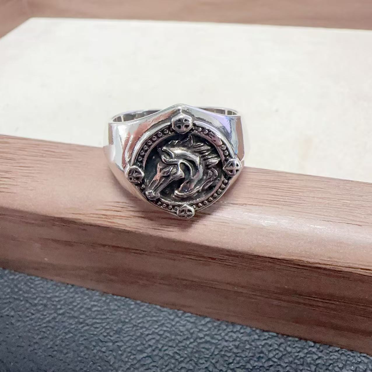 Vintage European American Popular Medieval Warrior Warhorse Badge For Men, Unique And Versatile Niche Design Tail Ring_voghion.com