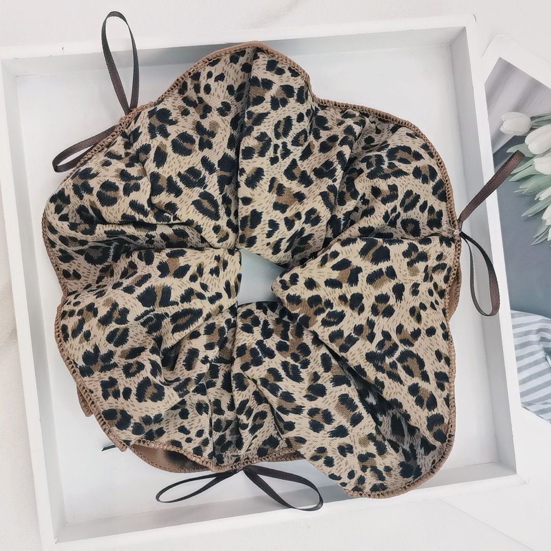 Leopard Print Scrunchie For Hair Buns And Ponytails Retro Style_voghion.com