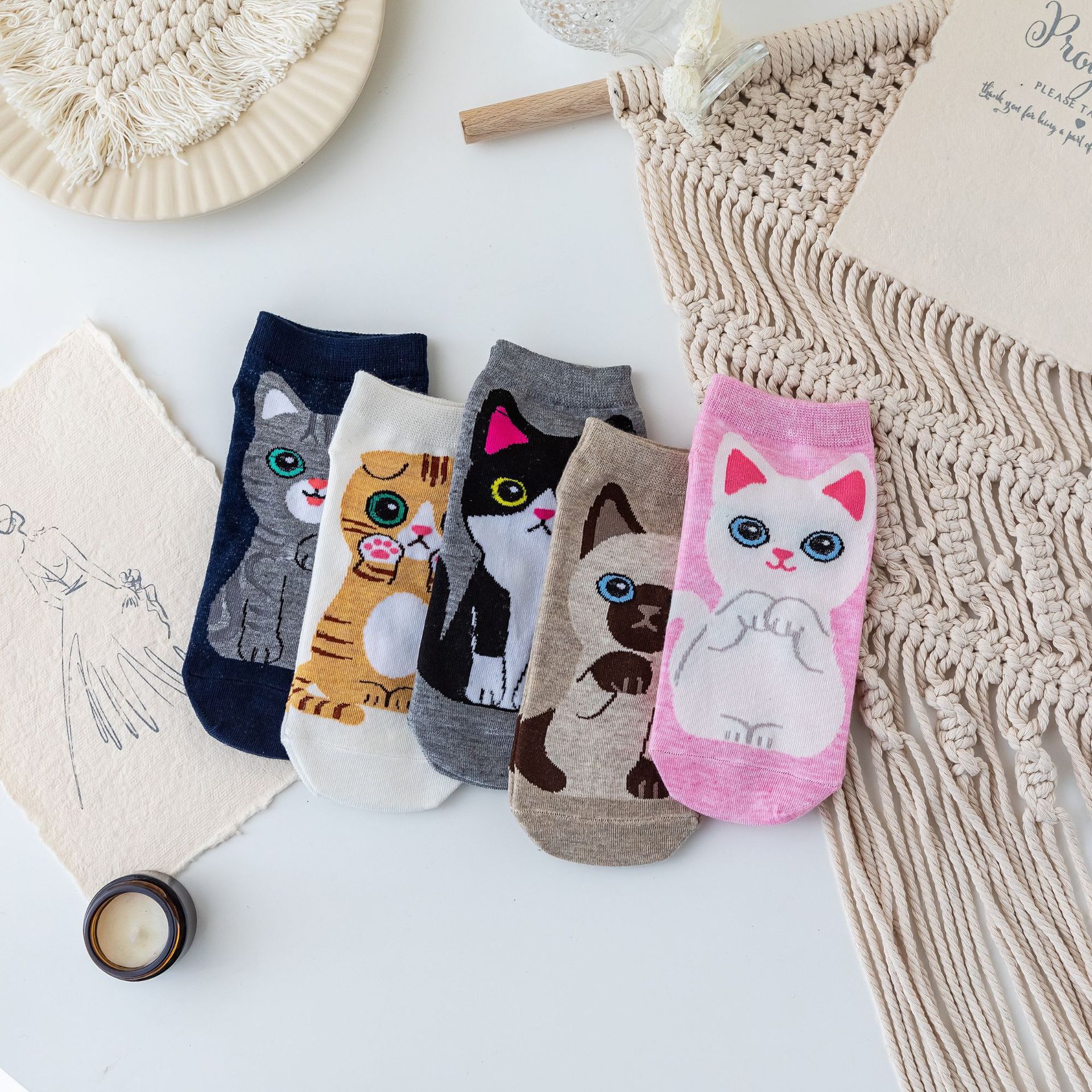 Calcetines de comercio exterior nuevos calcetines de dibujos animados lindos calcetines de mujer casuales coreanos calcetines cortos superficiales ventas directas