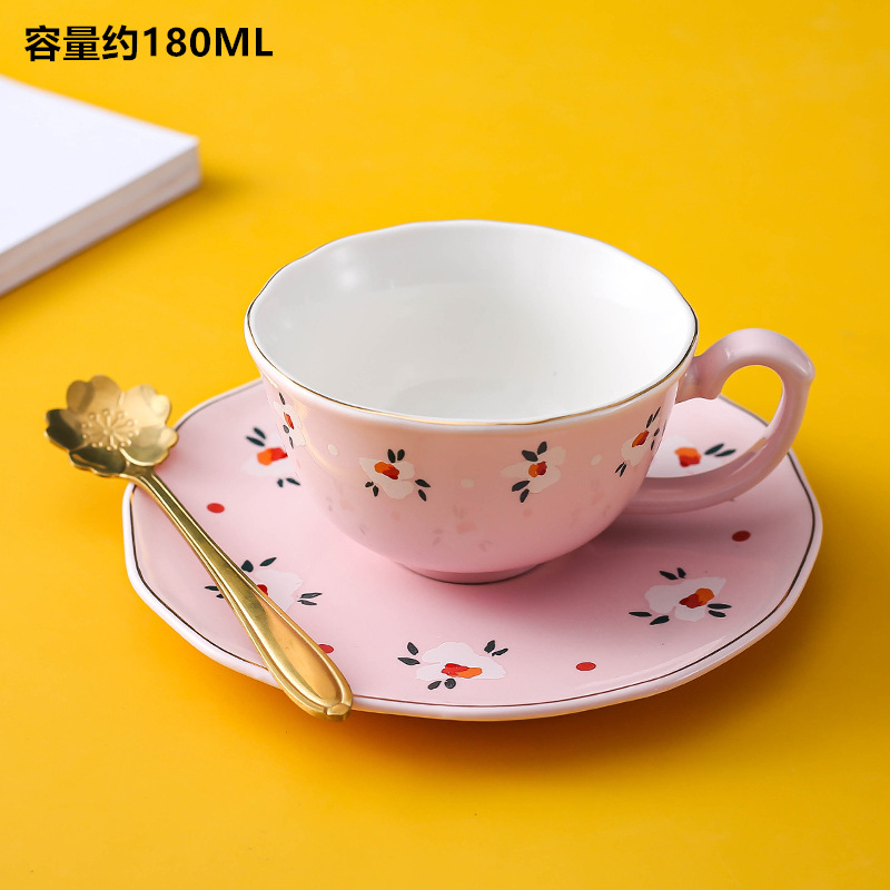 Tazas de café de lujo ligero con cucharas y platos de cerámica para hombres y mujeres de oficina de agua potable rosa lindos tazas de porcelana blanca