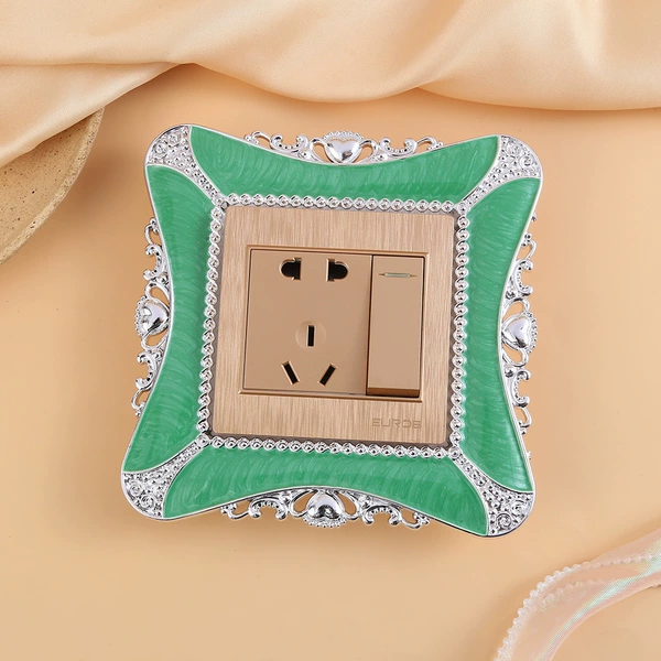 Silver -edge green
