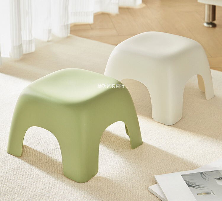 Plastic children's cartoon non-slip footstool for home use