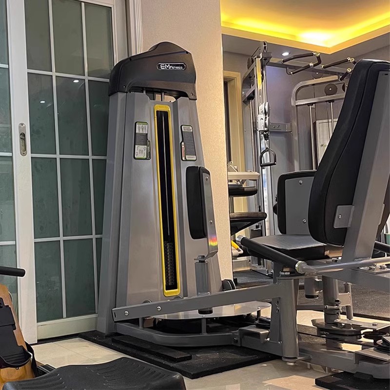 Entrenador de máquina integrada para el interior y el exterior del muslo del gimnasio Posición sentada Cadera aducción y abducción Equipo de músculos de las piernas en decúbito prono