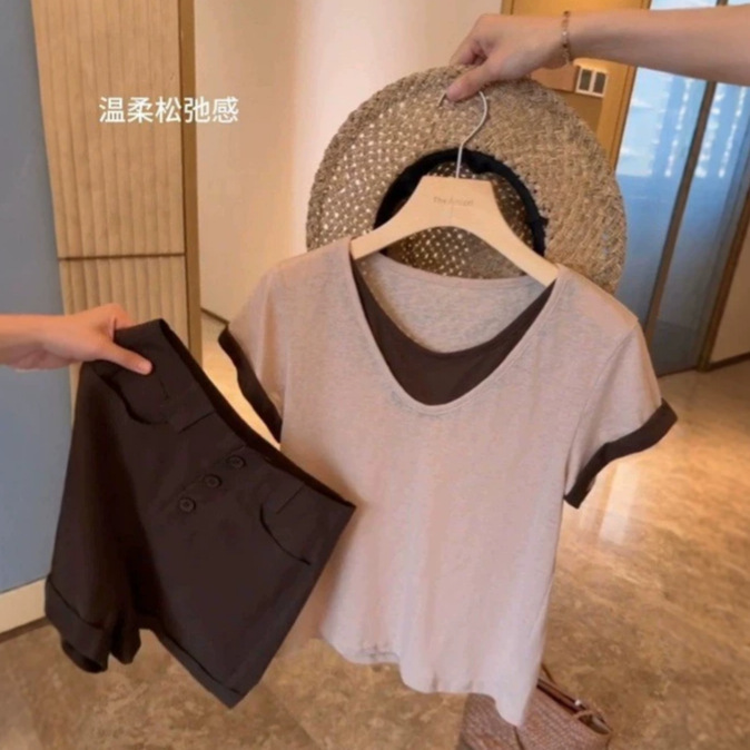 Korean Chic Unique Pink Fake Two-Piece V-Neck Short-Sleeved T-Shirt for Women, a Very Attractive Niche Design Top for Summer Korean Chic Unique Pink Fake Two-Piece V-Neck Short-Sleeved T-Shirt for Women, a Very Attractive Niche Design Top for Summer