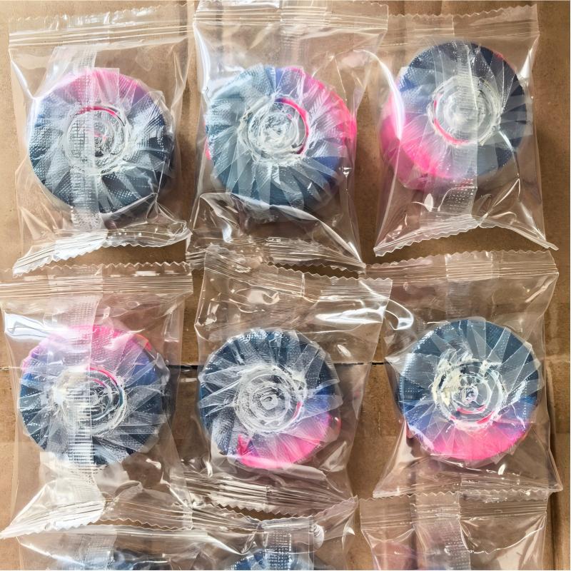Two-color toilet cleaning block [transparent packaging]