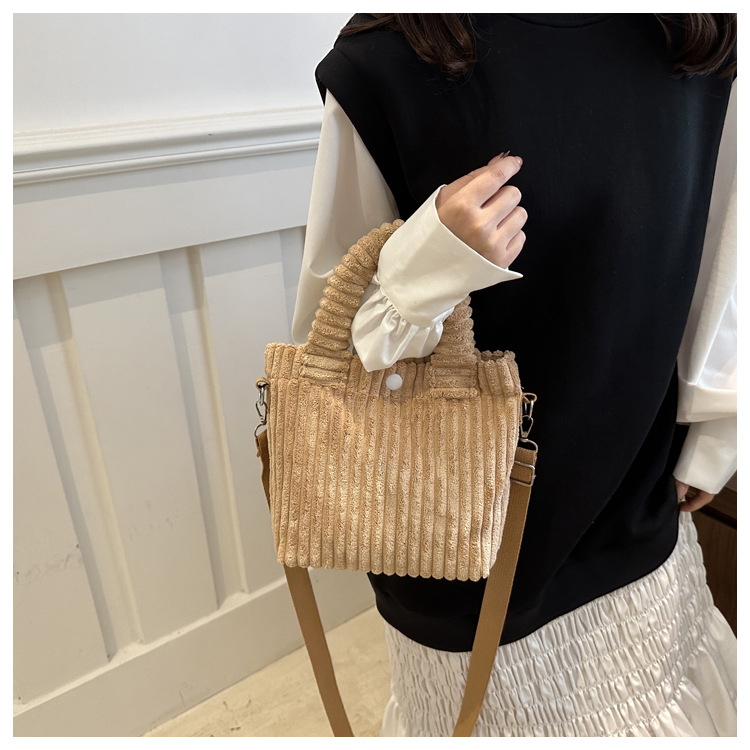 2025 New niche and fresh bucket bag, cute, fashionable and casual crossbody bag, versatile solid color handbag wholesale undefined