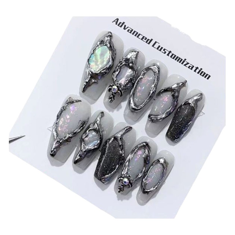 Armor portátil hecho a mano de longitud media barroco ligero lujo de alta gama 2024 nuevo parche de uñas de celebridades de Internet caliente