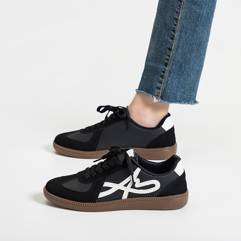 Pareja de zapatos de entrenamiento alemanes retro zapatos deportivos casuales de moda coreana zapatos blancos ligeros cómodos zapatos de mujer F8863
