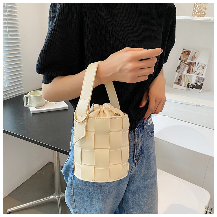 Women's Small Pu Leather Solid Color Vintage Style Classic Style String Bucket Bag display picture 1