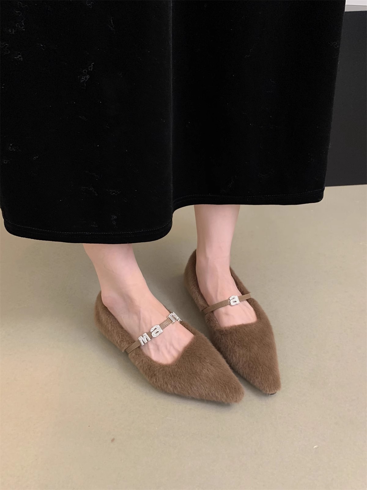 2023 Autunno/inverno Nuova edizione coreana a punta acqua diamante scarpe di peluche per le donne con peluche e stile fata suola piatta scarpe singole_voghion.com