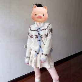 白色费尔岛水貂绒翻领针织毛衣女秋冬冬季加厚牛角扣开衫外套上衣
