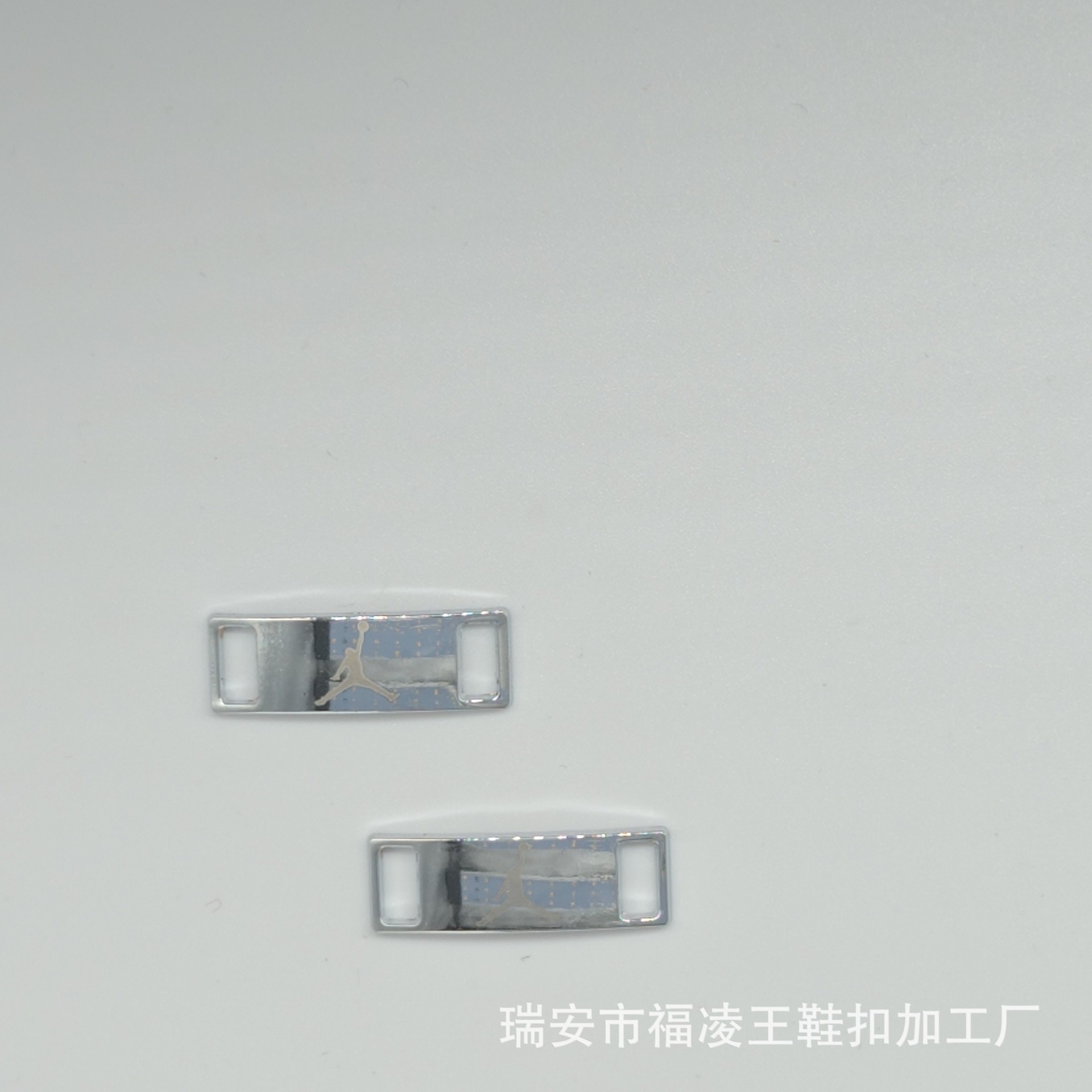 自作金属aj靴バックルランニング靴板靴鉄牌潮靴周辺個性ロゴ靴標