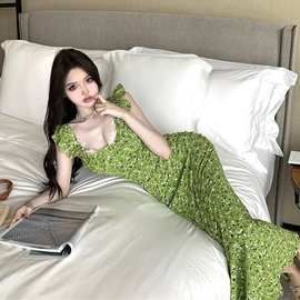 浪漫温柔法式绿色碎花吊带连衣裙女夏季超火海岛度假小飞袖包臀裙