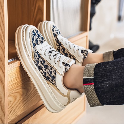 Zapatillas de deporte de moda de nicho Four Seasons Nuevos zapatos casuales Zapatos deportivos bajos de moda para hombres Zapatos blancos para estudiantes coreanos