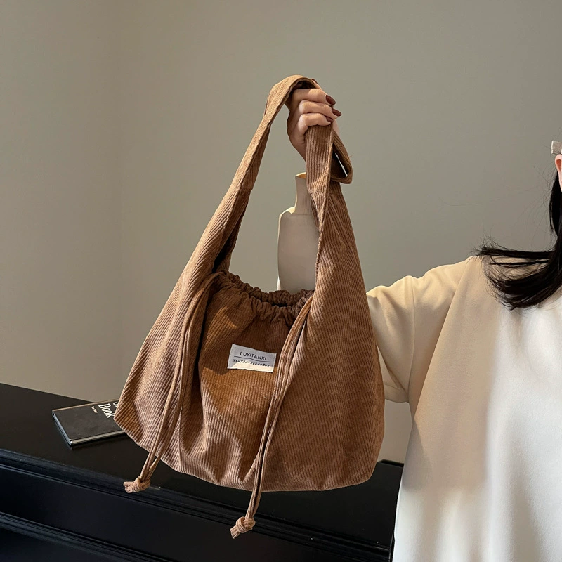 Повседневная вельветовая сумка большой емкости женская 2025 новая осенняя и зимняя пригородная сумка на плечо расслабляция сумка Тот сумка