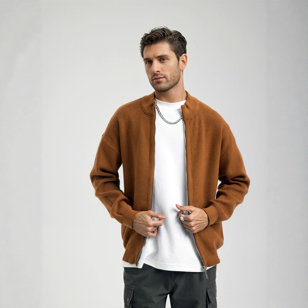Suéter de cuello alto americano 2025, otoño y invierno con doble cremallera, chaqueta de punto de cardigan para hombre, chaqueta de color sólido suelta.