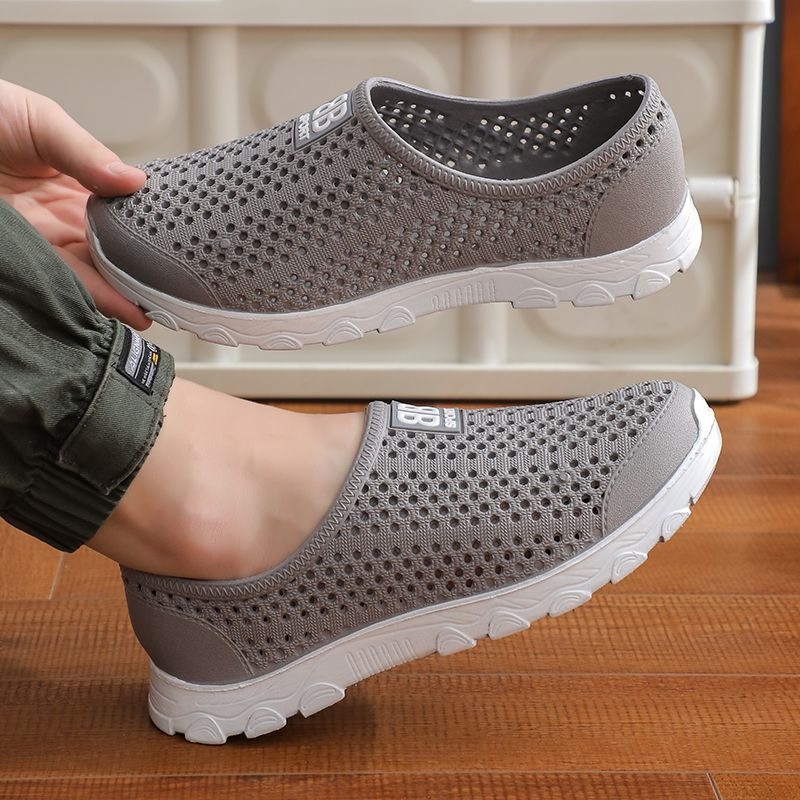 2026 New Men's Crocs, Thick-Soled, Breathable, Non-Slip, Waterproof, Beach Sports Sandals, Soft Platform Men's