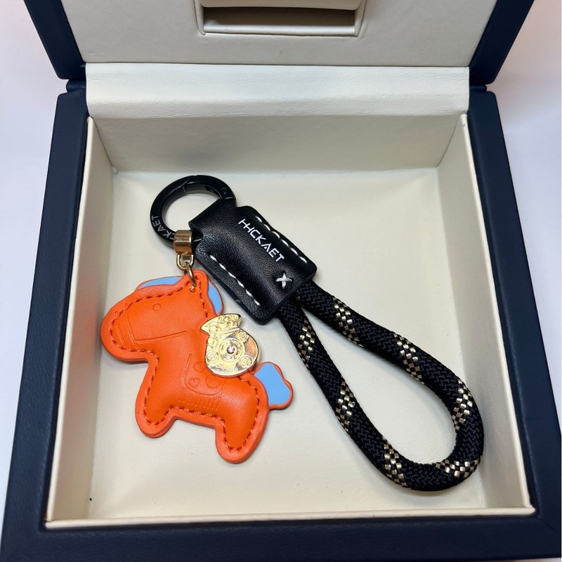 すぐにお金のある牛革のアイデアが精巧でシンプルなカップルのプレゼントが可愛いです。|undefined